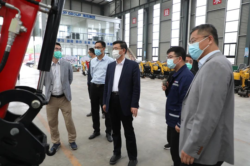 Warmly welcome the leaders of Jining Economic Development Zone to visit Shandong Mingko Machinery Co., Ltd for investigation and research