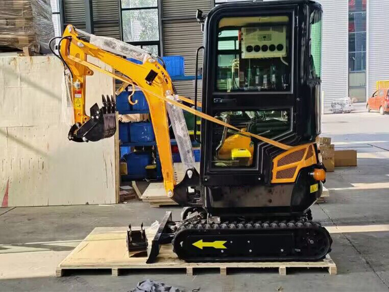 MK18 mini excavator shipped to Germany